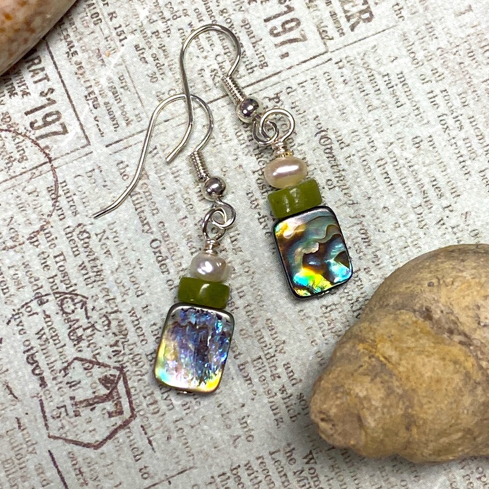 NEW Dainty earrings of natural shell, genuine freshwater pearl green South jade - Picture 1 of 6